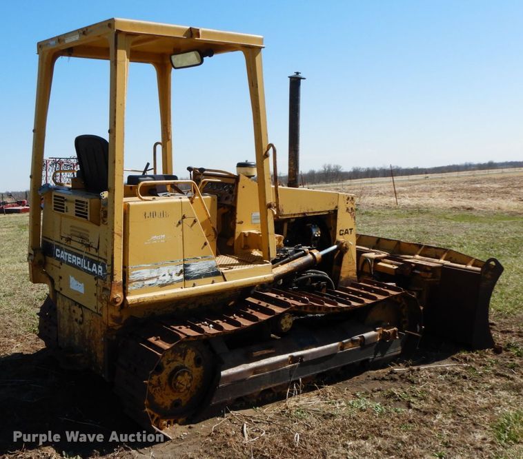 image for item IX9335 1988 Caterpillar D4C  dozer