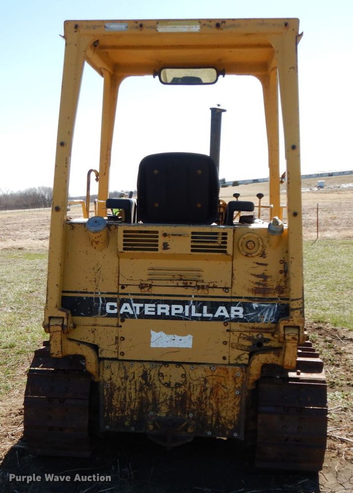 image for item IX9335 1988 Caterpillar D4C  dozer