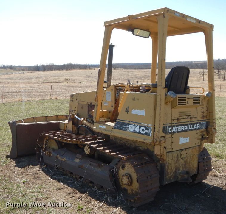 image for item IX9335 1988 Caterpillar D4C  dozer