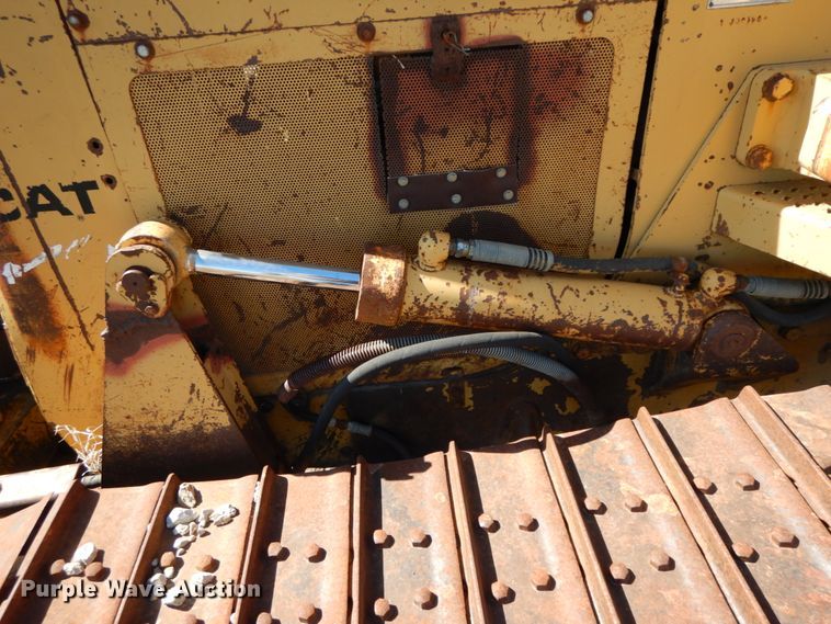 image for item IX9335 1988 Caterpillar D4C  dozer