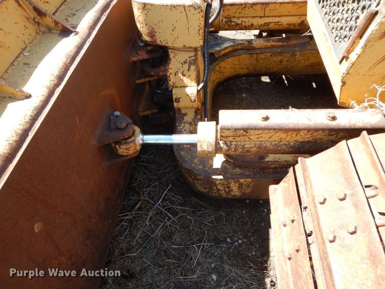 image for item IX9335 1988 Caterpillar D4C  dozer