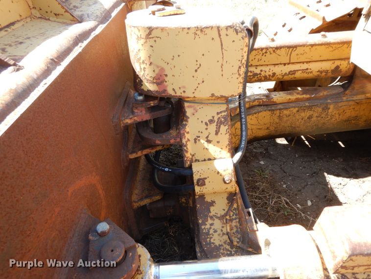 image for item IX9335 1988 Caterpillar D4C  dozer