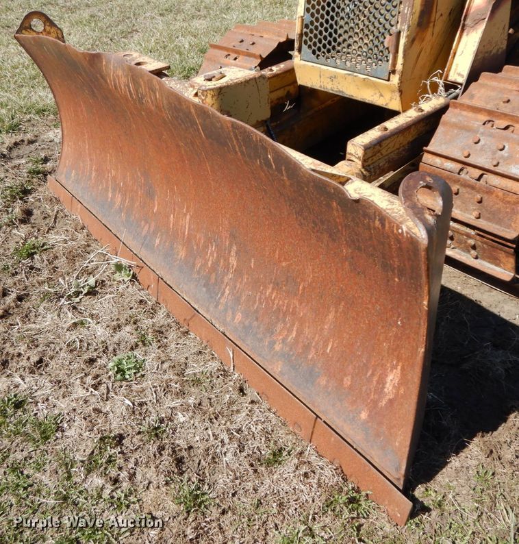 image for item IX9335 1988 Caterpillar D4C  dozer