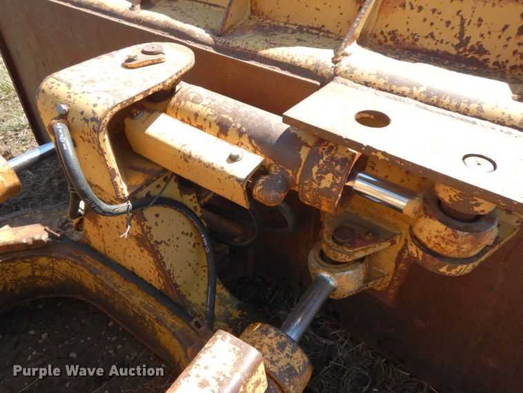 image for item IX9335 1988 Caterpillar D4C  dozer