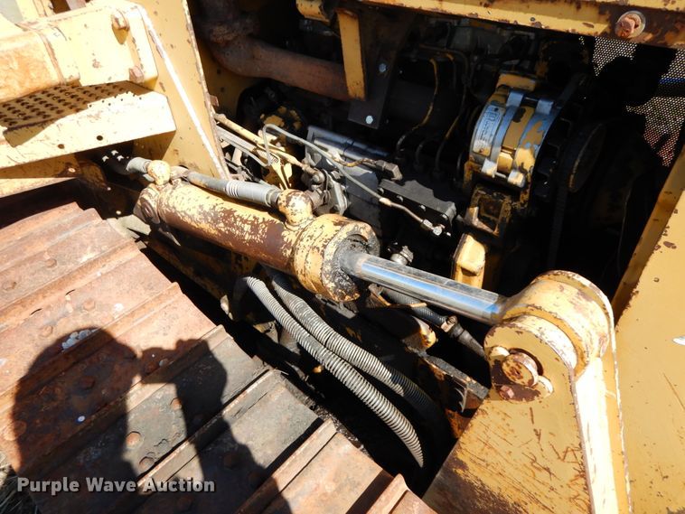 image for item IX9335 1988 Caterpillar D4C  dozer