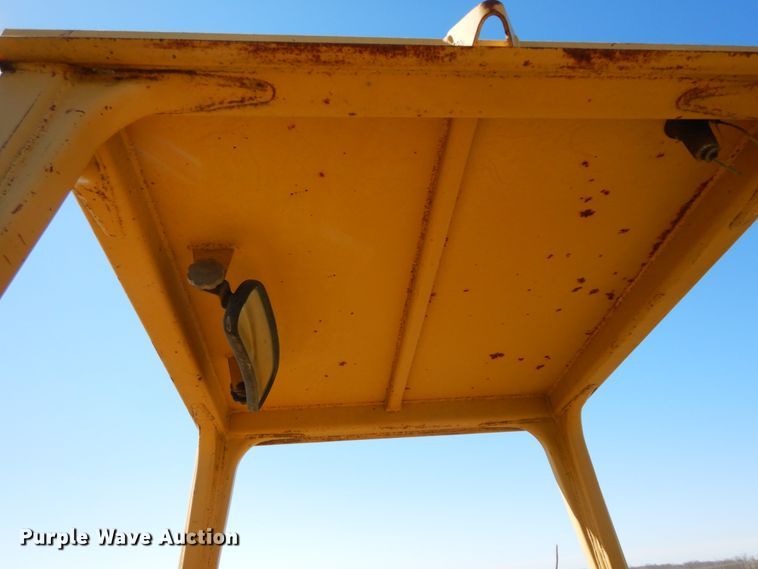 image for item IX9335 1988 Caterpillar D4C  dozer