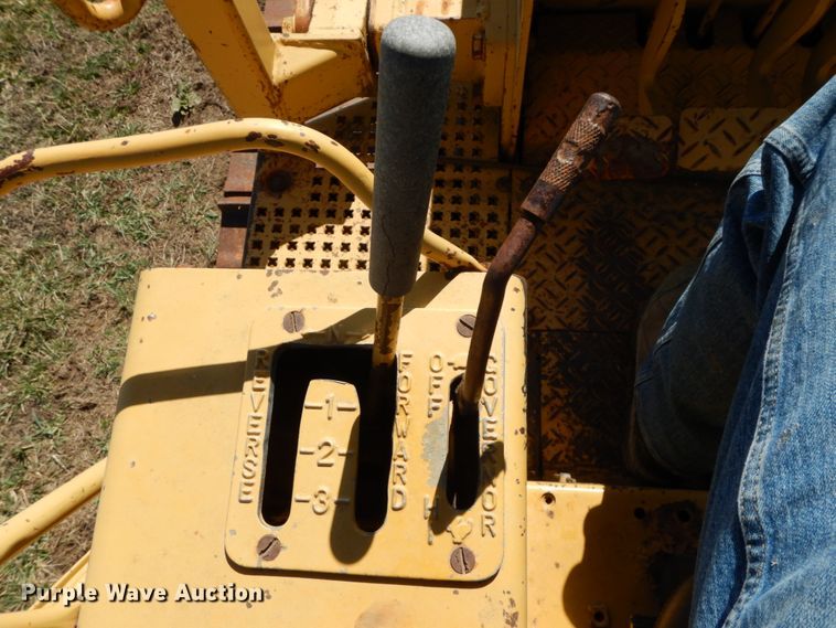 image for item IX9335 1988 Caterpillar D4C  dozer