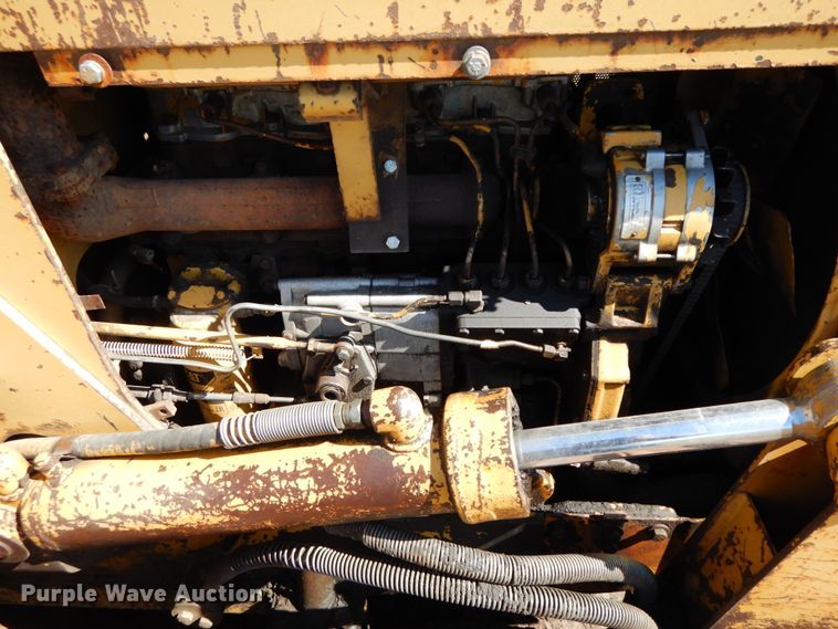 image for item IX9335 1988 Caterpillar D4C  dozer