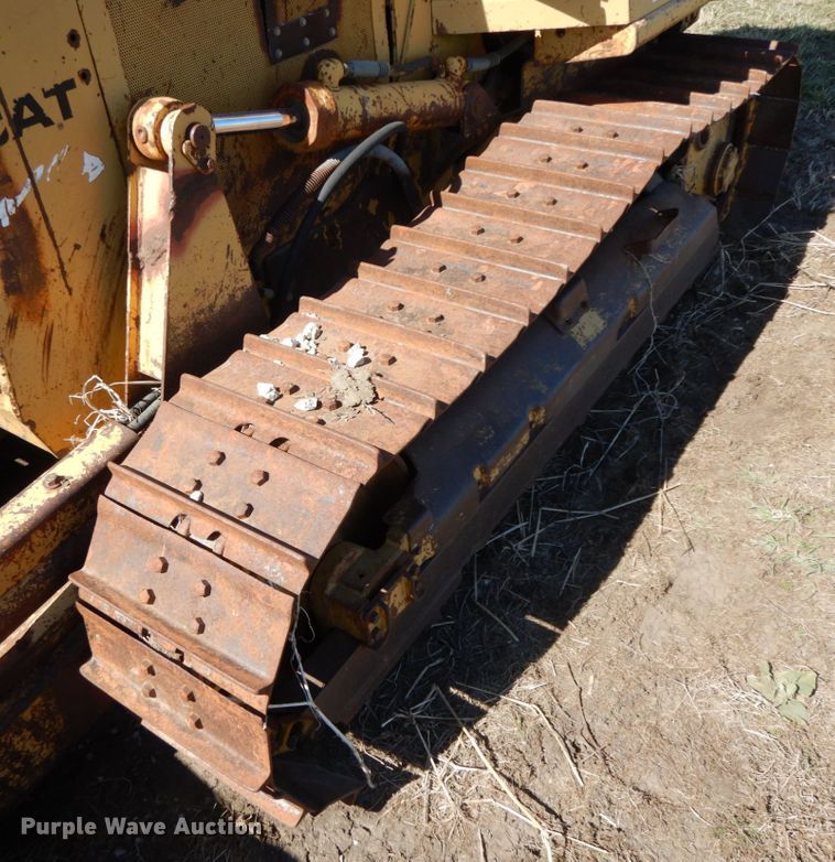 image for item IX9335 1988 Caterpillar D4C  dozer