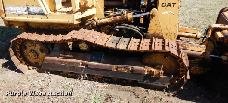 image for item IX9335 1988 Caterpillar D4C  dozer
