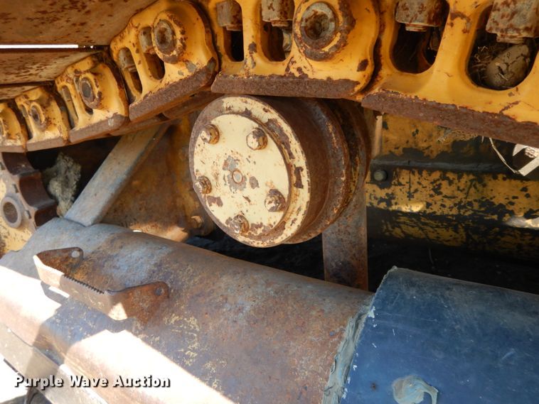 image for item IX9335 1988 Caterpillar D4C  dozer