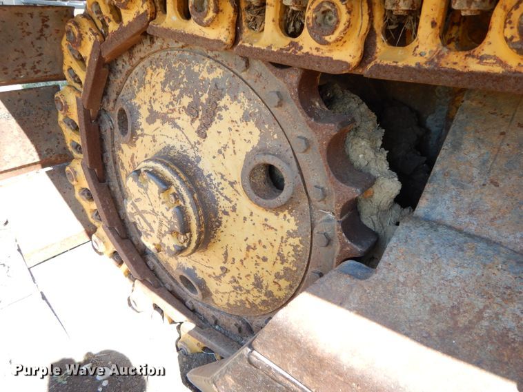 image for item IX9335 1988 Caterpillar D4C  dozer