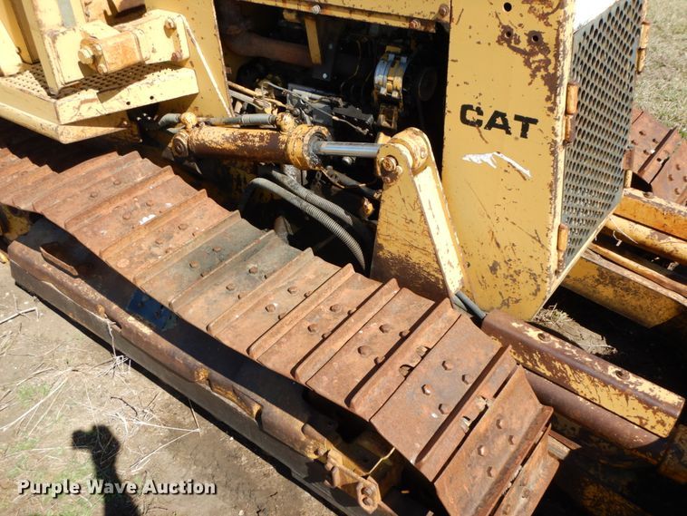image for item IX9335 1988 Caterpillar D4C  dozer