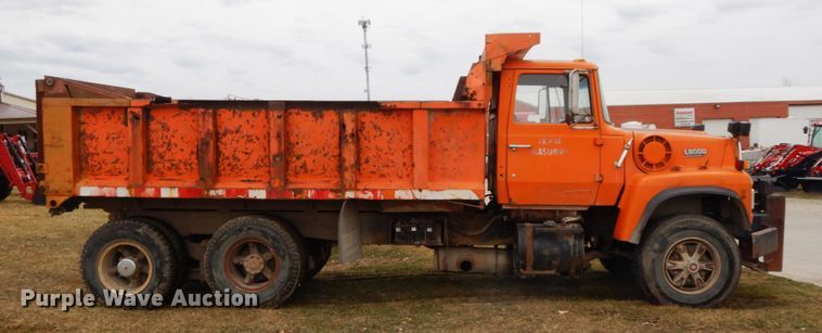 image for item IX9350 1988 Ford L8000  dump truck
