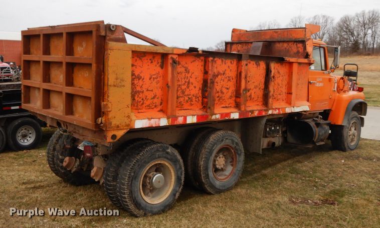 image for item IX9350 1988 Ford L8000  dump truck