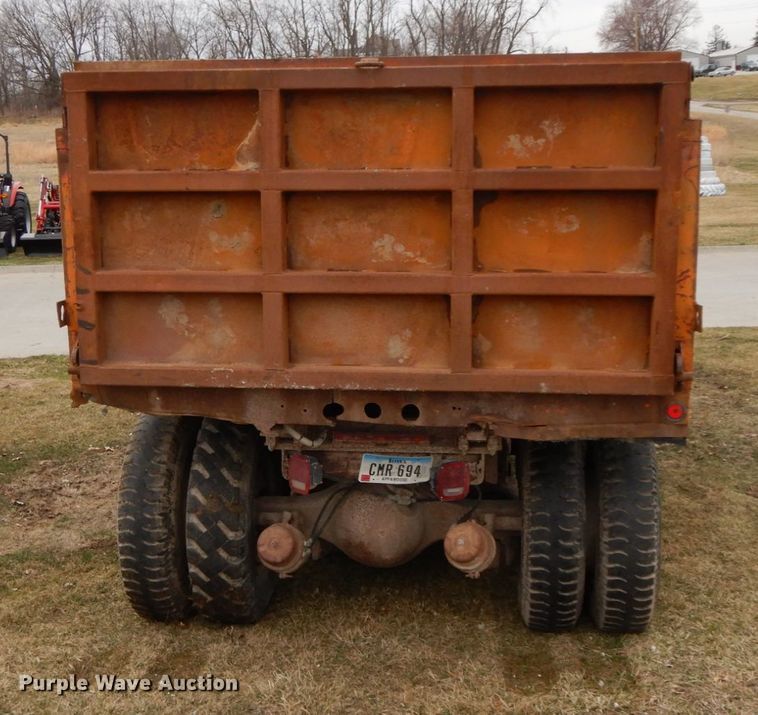 image for item IX9350 1988 Ford L8000  dump truck