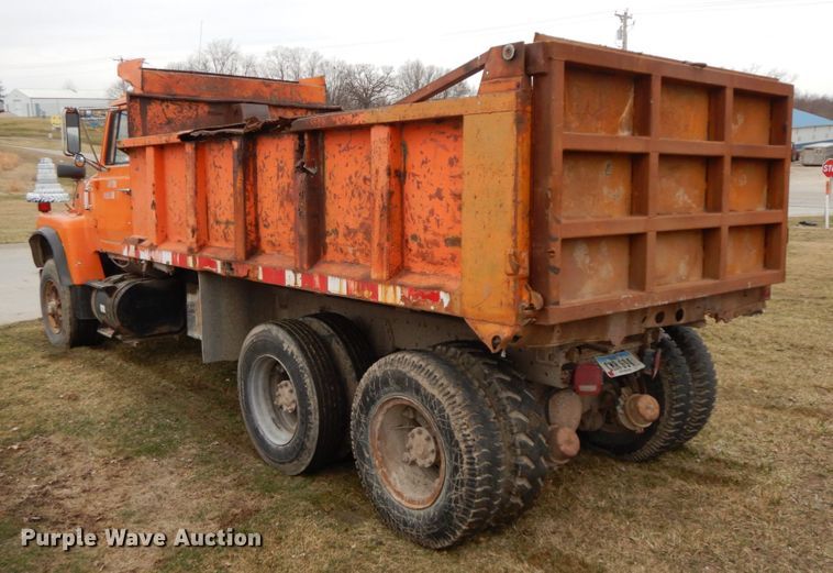 image for item IX9350 1988 Ford L8000  dump truck