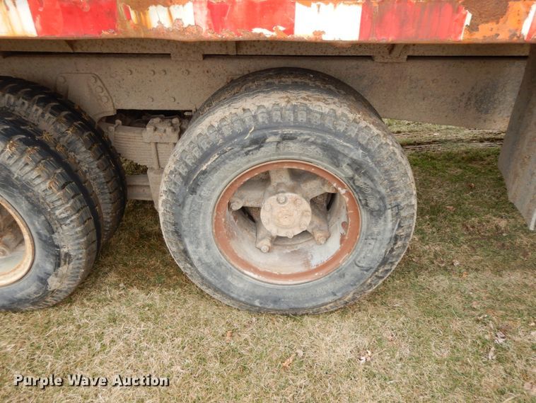 image for item IX9350 1988 Ford L8000  dump truck