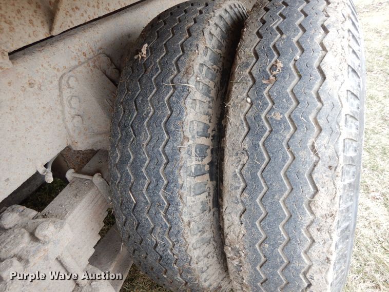 image for item IX9350 1988 Ford L8000  dump truck