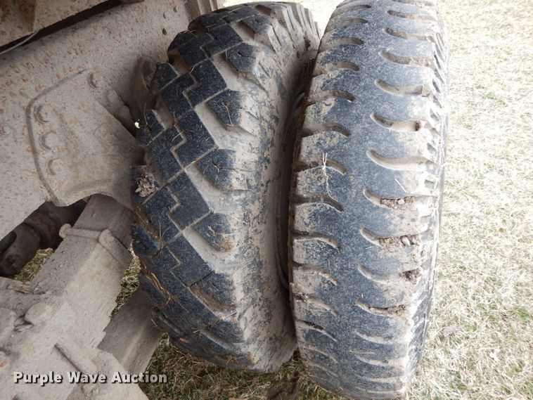 image for item IX9350 1988 Ford L8000  dump truck