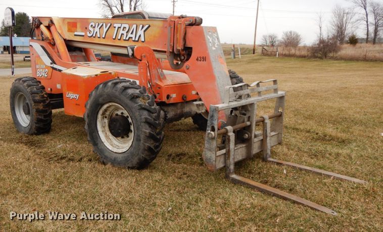 image for item IX9351 2004 Sky Trak 8042  telehandler