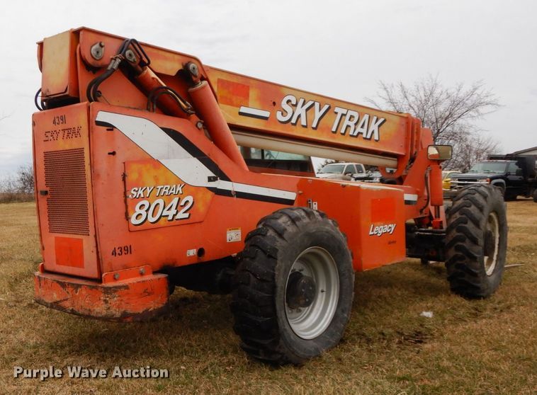 image for item IX9351 2004 Sky Trak 8042  telehandler