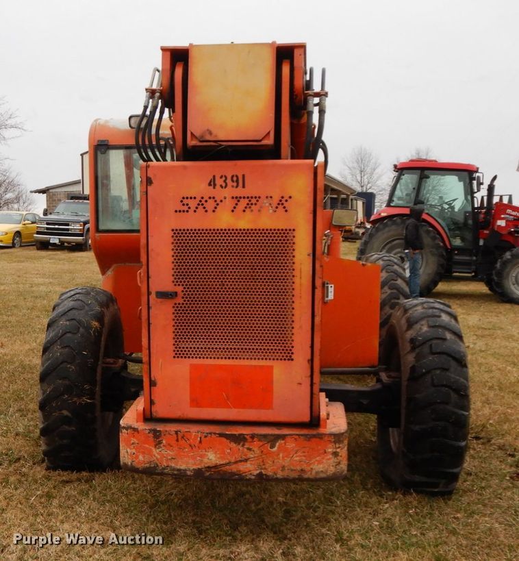 image for item IX9351 2004 Sky Trak 8042  telehandler