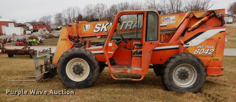 image for item IX9351 2004 Sky Trak 8042  telehandler