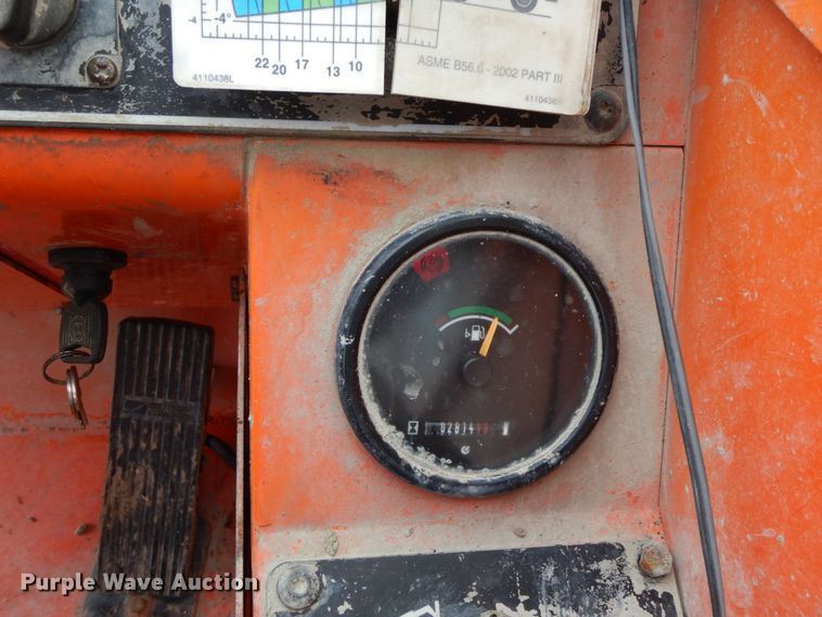 image for item IX9351 2004 Sky Trak 8042  telehandler