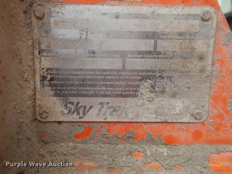 image for item IX9351 2004 Sky Trak 8042  telehandler