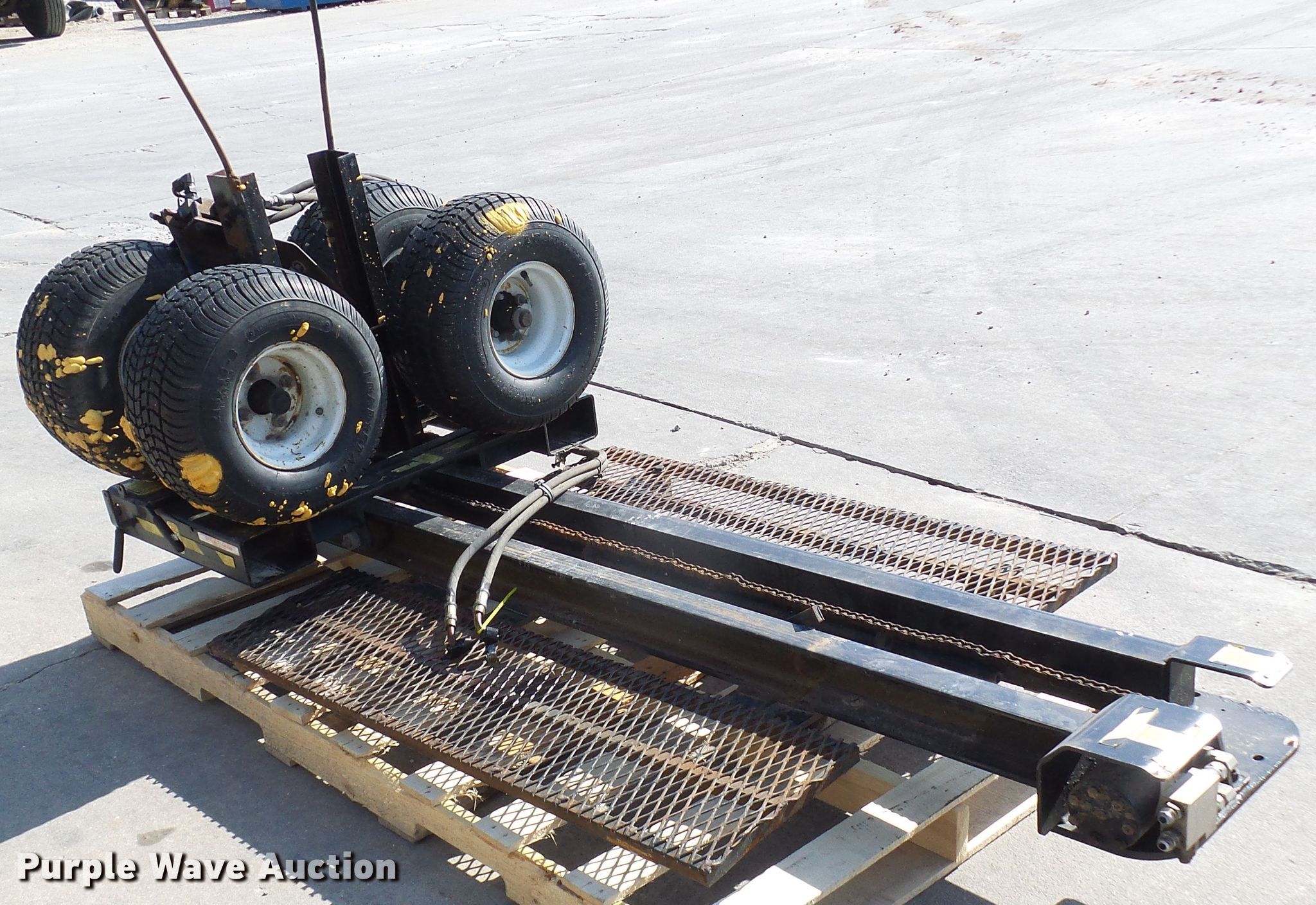 2013 Cardinal Mule 524 shed mover in Eldon, MO Item DL0888 sold Purple Wave