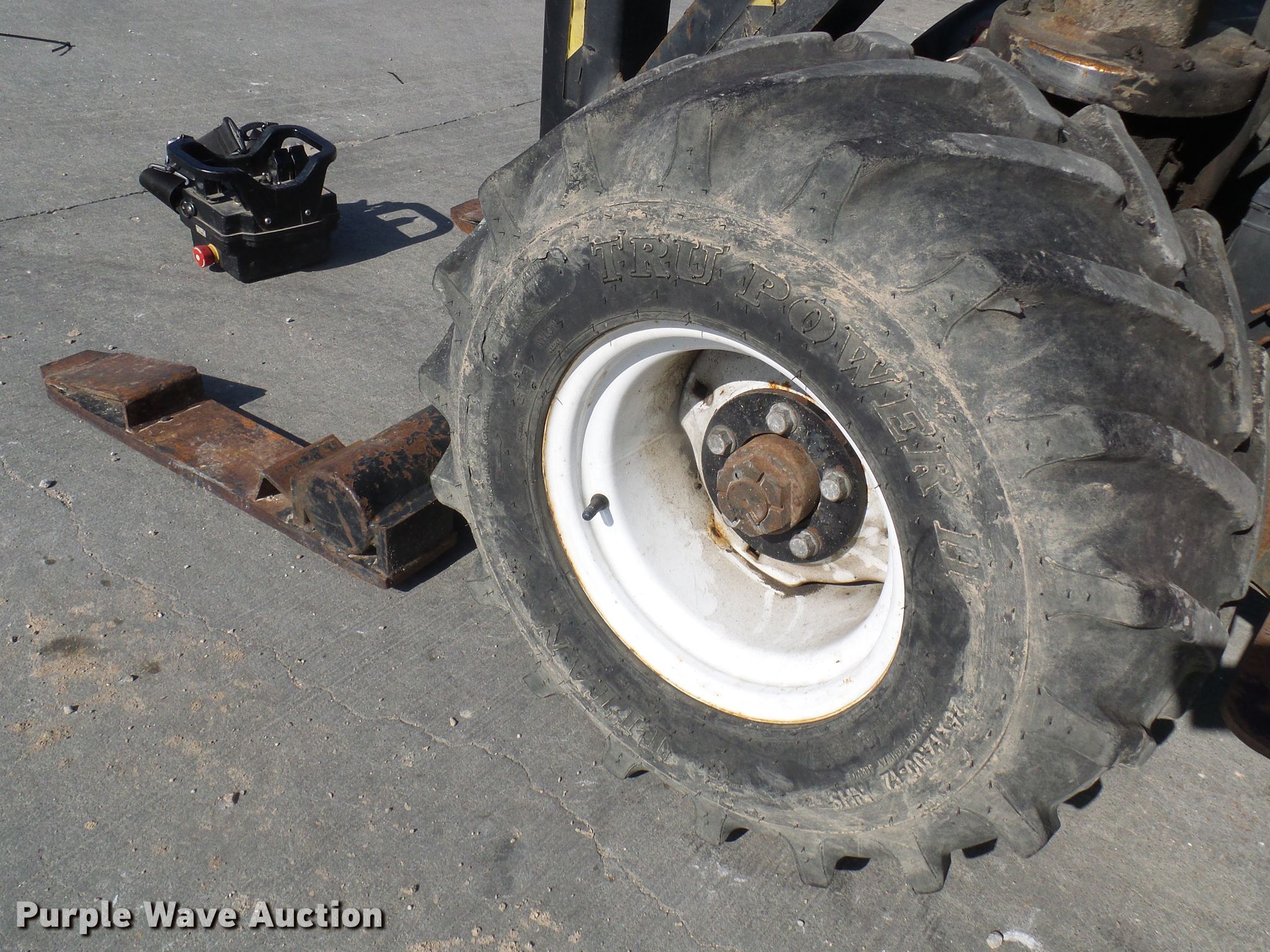 2013 Cardinal Mule 524 shed mover in Eldon, MO Item DL0888 sold Purple Wave