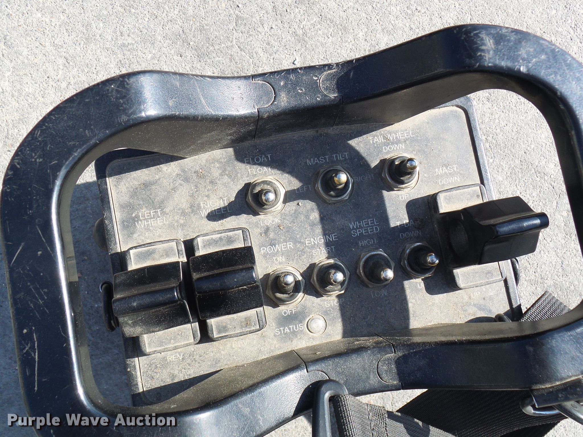 2013 Cardinal Mule 524 shed mover in Eldon, MO Item DL0888 sold Purple Wave