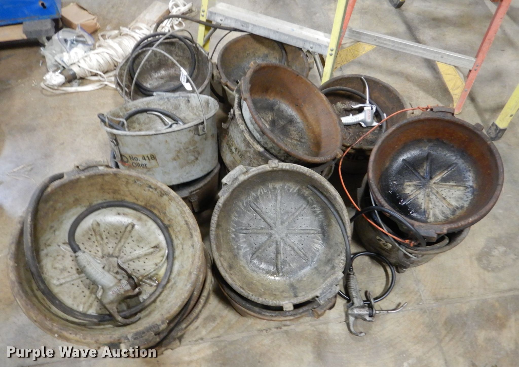 Ridgid oil buckets in Sioux Falls, SD Item IK9976 sold Purple Wave