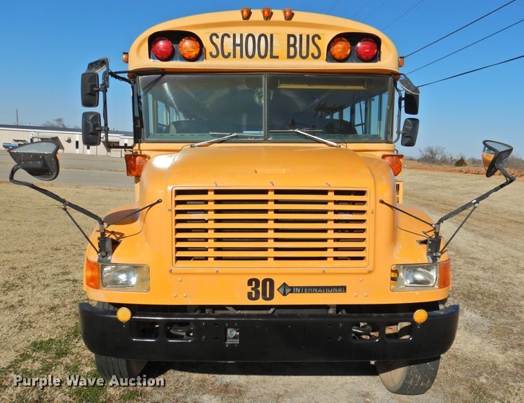 image for item DG1589 1995 International 3800  school bus