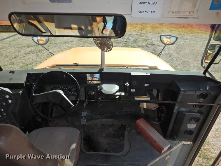 image for item DG1589 1995 International 3800  school bus