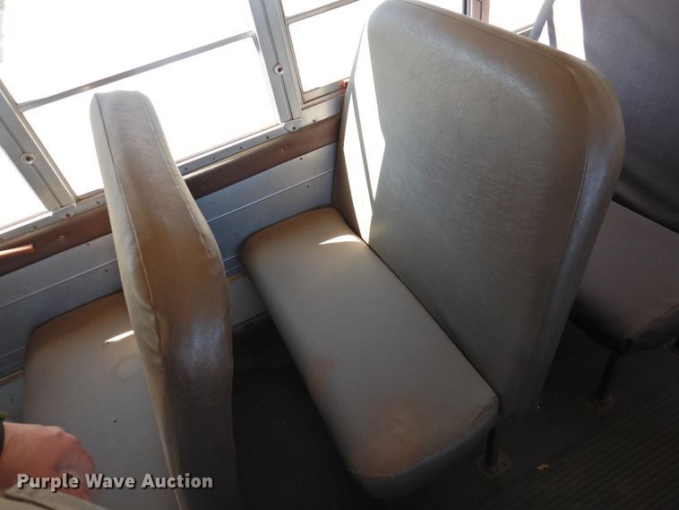 image for item DG1589 1995 International 3800  school bus