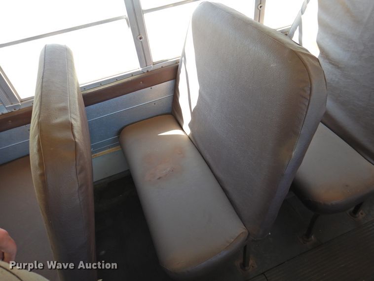 image for item DG1589 1995 International 3800  school bus