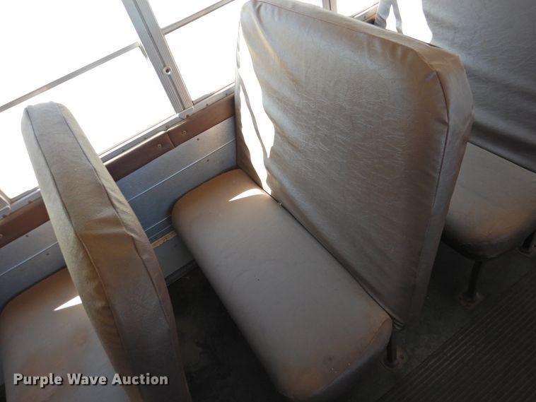 image for item DG1589 1995 International 3800  school bus