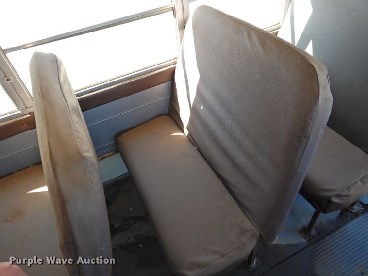 image for item DG1589 1995 International 3800  school bus