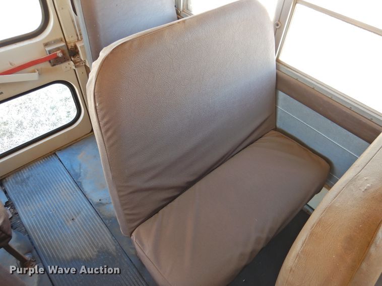 image for item DG1589 1995 International 3800  school bus