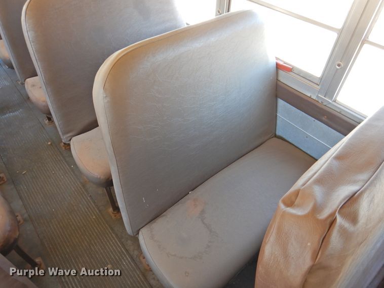 image for item DG1589 1995 International 3800  school bus