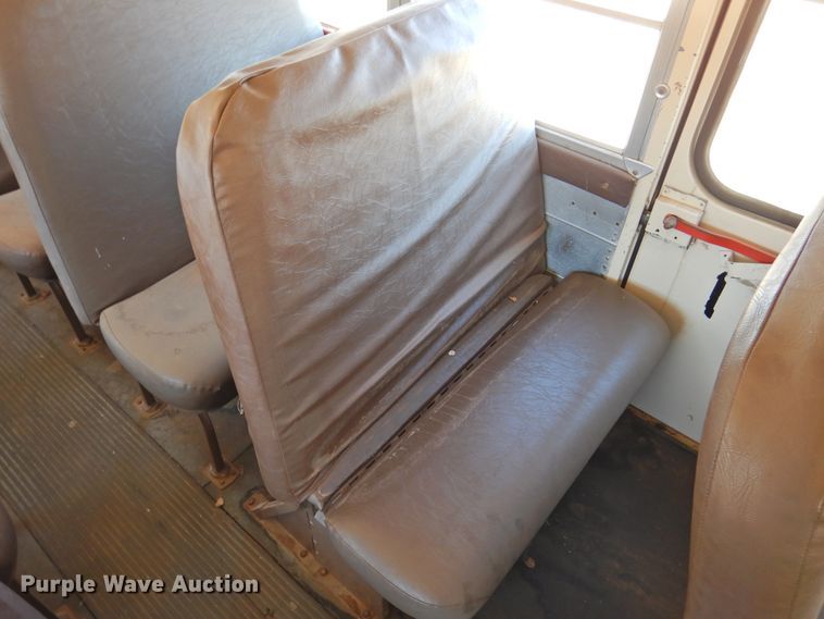 image for item DG1589 1995 International 3800  school bus