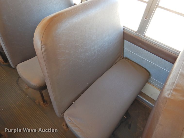 image for item DG1589 1995 International 3800  school bus