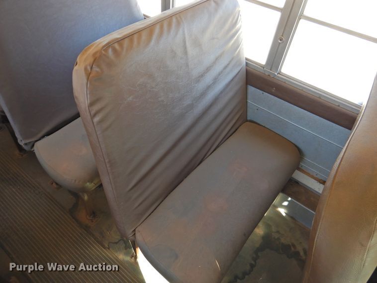 image for item DG1589 1995 International 3800  school bus