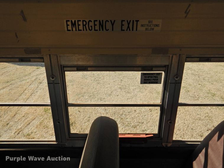 image for item DG1589 1995 International 3800  school bus