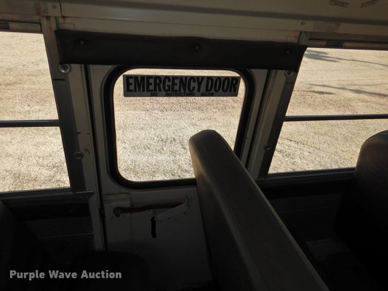 image for item DG1589 1995 International 3800  school bus