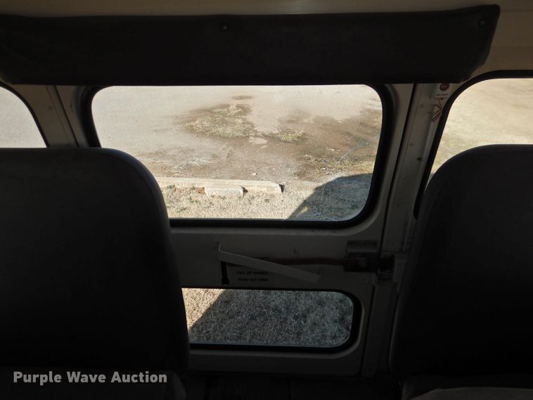 image for item DG1589 1995 International 3800  school bus