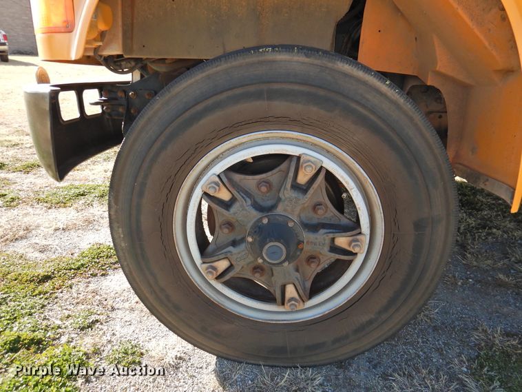 image for item DG1589 1995 International 3800  school bus