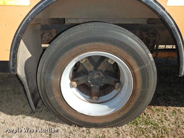 image for item DG1589 1995 International 3800  school bus